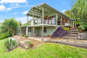 Spacious Hinterland Retreat with Dual Cabins